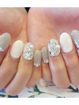 トータルサロン 白べぇーっ プラス/ストーン埋めつくしネイル☆