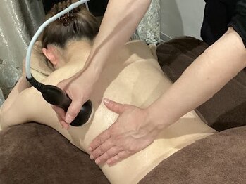 サロン レナーテ(salon RENATE)の写真/美味しいものに目がなくて…ついつい食べ過ぎて…放っておいたウエスト・お腹周りが気になり始める時期に◎