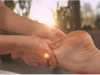 ミヤビ(MIYABI)の写真/歴15年の熟練オーナーセラピスト在籍◎フットケア/足つぼ刺激は＜タイ式セラピー＞におまかせください☆彡