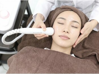 リエル(Liel)の写真/医師監修「エクソソーム×神経系幹細胞培養液×脂肪系幹細胞培養液」とエレクトロポレーションで施術。