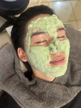 サロン ド アヤメン 宇都宮店(SALON DE AYAMEN)の写真/【メンズ眉毛WAXスタイリング+炭酸パック(毛穴洗浄)¥7,100】顔の印象を左右する眉毛と毛穴はプロにお任せ!