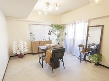 温かい光と緑が癒される落ち着いたプライベート空間。