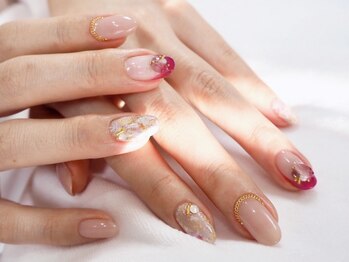 リスター(RESTAR)の写真/《眺めるだけで気分が上がる！》モチ&仕上がり◎丁寧なケア/施術で美フォルムにこだわった上品な指先へ♪