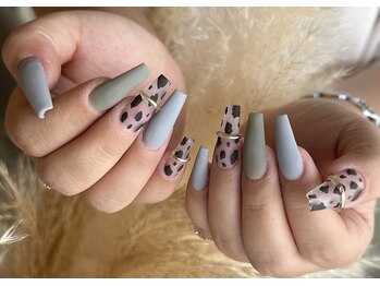 アニマル柄ネイル
