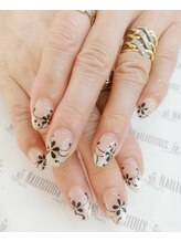 ネイリシャス(NAILICIOUS)/上品シンプルなフラワー♪