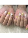 黄色ネイル