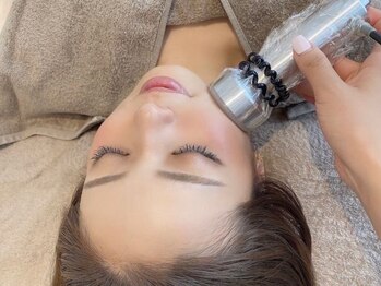 ルナグランデ 心斎橋店(Luna grande.)の写真/二重顎やフェイスラインのもたつきを徹底的に変える小顔リフトUP！丁寧で満遍ない施術に満足度も◎