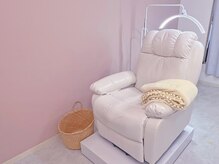 ルシアラッシュブロウ 新宿(LUCIA LASH BROW)/ふかふかのリクライニングチェア
