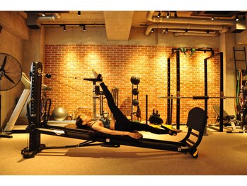 デフィニションジム 代官山 恵比寿(DEFINITION GYM)/美脚/二の腕/お尻/猫背改善◎