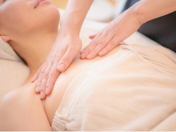 アンソレイエ(ENSOLEILLE)/バストアップ◇ハンドマッサージ