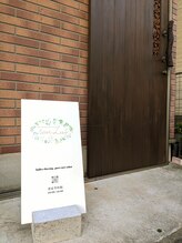 ウィズリーフ(with leaf)/茶色い大きな扉が目印です☆