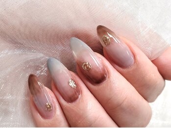 ネイルサロン エフェ(Nail Salon efe)の写真/ゆったりと寛げる…お忍びサロンの技術は一級品★スカルプ単色/ラメ単色/ラメグラデ/カラーグラデ¥8800!
