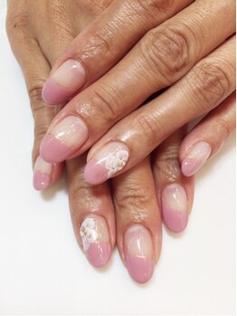 クリスタルネイル ボンベルタ橘店(CRYSTAL NAIL)/上品ネイル