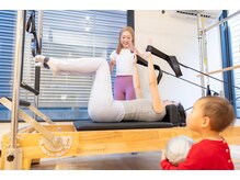 グロウ ピラティス バー スタジオ(GLOW Pilates Barre Studio)の雰囲気（当店はお子様同伴可能♪忙しいママの息抜きや運動習慣にも最適★）