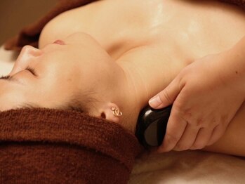 エビアス(Ebias)の写真/【溜まった疲れを解消】冷えた体を温めながらほぐし自律神経を整えます。施術後から体はスッキリ軽やかに