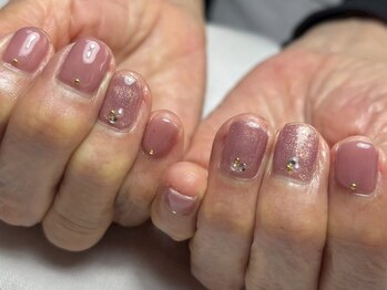 夏子ネイル アンド スクール/ストーンで華やかネイル4,300円