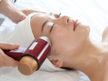 アリュール(ALLURE)/フェイシャルマシンで小顔効果★