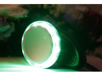 シェミー(CHEZ MEE)/SONICと3色LEDの同時施術が可能