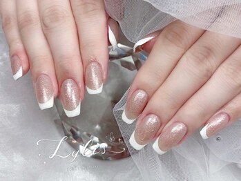 ライリス(Lylis)/ラメ×白フレンチ