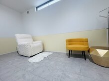 白と黄色を基調とした雰囲気