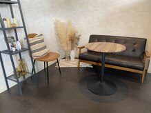 落ち着く空間でお客様のお悩みをカウンセリング。