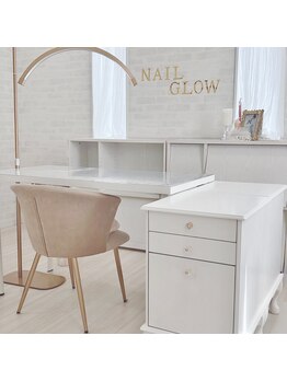 ネイルグロウ(NAIL GLOW)の写真/美しいフォルムと肌に馴染むカラーで、ちゅるんとした艶感☆お爪にコンプレックスがある方もご相談下さい♪
