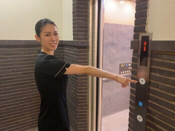 エヴァーグレース 栄店/サロン看板を見つけたら直進