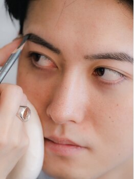 イーヨー 久留米店(Eyore)の写真/圧倒的【清潔感】！眉スタイリングでデキる男の印象操作☆身だしなみの新定番♪
