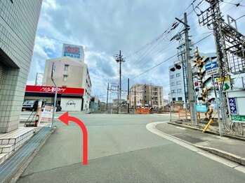 リシェス(Richesse)/【道案内】4. 踏切を左へ