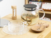 パーシモンの雰囲気（施術後はハーブティーで一息。心も体も、驚くほど軽くなります。）