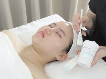 バイオラックスビューティー 大塚店(BIOLUXE BEAUTY)の写真/《セルフケアでは難しい黒ずみ・毛穴汚れを大洗浄！》毛穴・角質ケアにはピーリングメニューもおすすめ♪