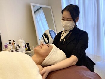エーアイプラス(αI PLUS)の写真/【肌質改善×リフトUP】化粧で隠せない加齢肌悩み解消!REVIハーブピーリング+小顔造形ラジオ波が初回¥10780