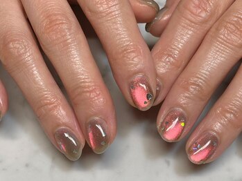 NAIL SALON SUROOU【ネイルサロンシュロー】の写真/周りから褒められる美爪にお仕上げ◇フォルムにもカラーにもこだわって、品のあるお手元を叶えます◎