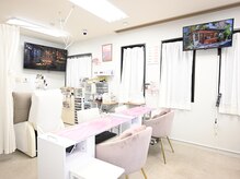 ワンハンドレッドプラス 大鳥居店(100+)の雰囲気(映画を見ながら施術)