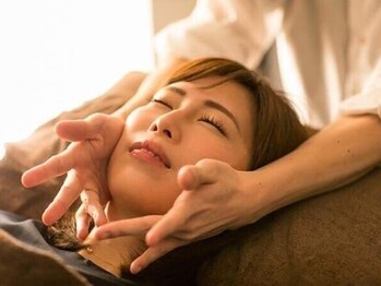 眼のチカラ 本町店の写真/【22時まで営業でお仕事帰りにもOK♪】眼と頭の専門店が考えた、当店オリジナルの骨格&小顔矯正が人気！