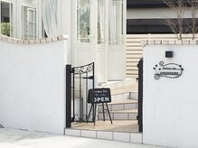 サロンドルポゼ(Salon de reposer)/