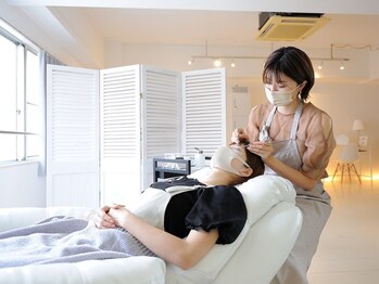アンドシー 神戸三宮店(and she.)/04.丁寧に施術