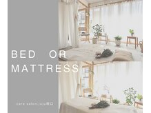 ジュジュ(juju)の雰囲気(木の温もりあるサロン外観)