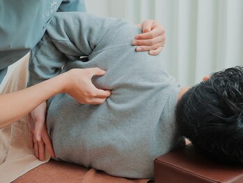 サンライズ鍼灸整骨院 淀屋橋院の写真/【淀屋橋駅スグ】仕事終わりの重い肩に。蓄積したガチガチ肩こりを根本から解放！羽が生えたような軽さへ！