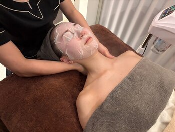 ふぁみーゆ(famille)/敏感肌酵素フェイシャルエステ