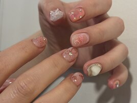 キュートな個性派ネイル