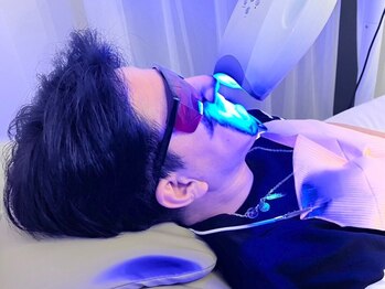 ホワイト 香里園店(WHITE)の写真/お得にセルフホワイトニングケアをご体験ください♪白く輝く歯で印象&清潔感UP☆メンズ・学生さんも◎