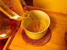 巡美活サロン 中野店/まずは、薬膳茶でほっと一息。