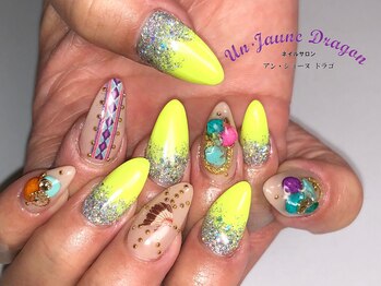 アン ジョーヌドラゴ/【ロングネイル】ネオンネイル