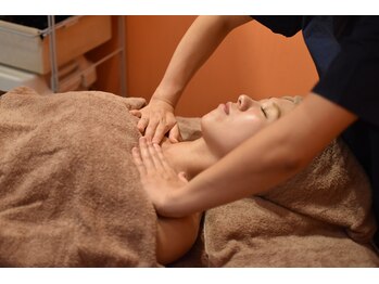 ユーヘン(uhem)/フェイシャルエステ