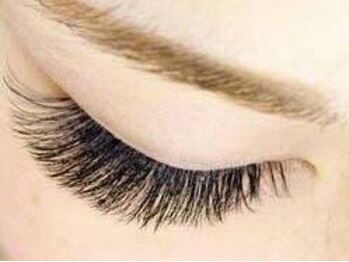 サロンドボーテ コワフール(salon de beaute coiffure)の写真/オリジナル技法で超長持ち♪自まつ毛に密着するので安定感&持続性UP☆お客様からも嬉しいお声多数☆