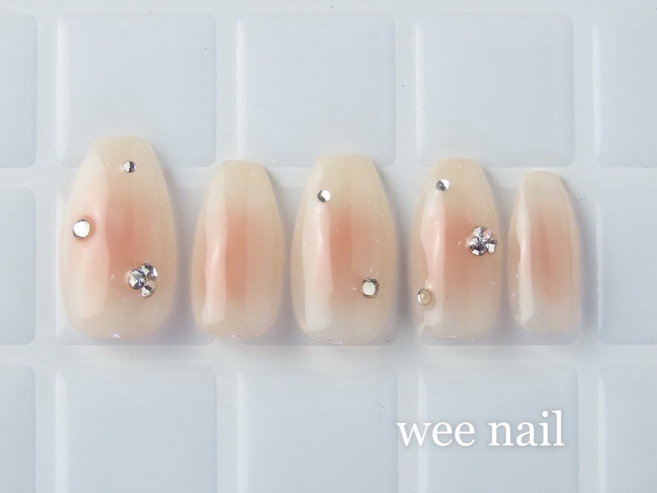 2025年秋トレンド】ホワイト ワンカラーのネイルデザイン集｜人気順