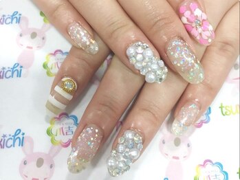 ネイルサロン 爪吉/左右で表情が違う豪華スタイル!