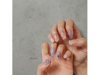 シルニー リム(Silny rim)/アシンメトリーニュアンスネイル