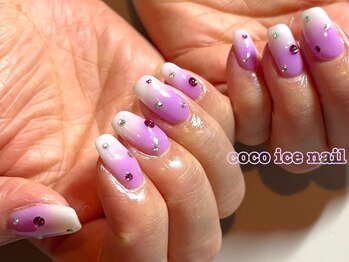 ココネイル(CoCo Nail)/カラーグラデーション×ストーン